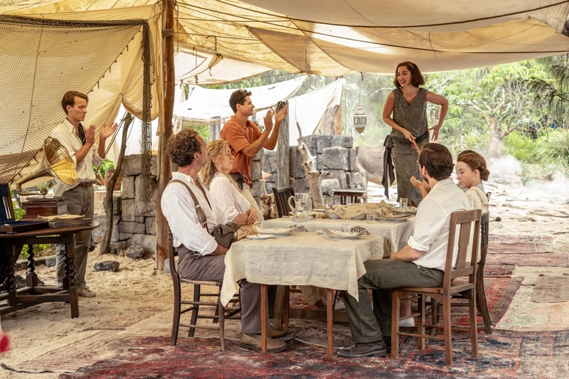 Elenco de Edén (2025) en la isla de Galápagos: Jude Law, Ana de Armas, Sydney Sweeney y Vanessa Kirby en escena de supervivencia y caos utópico fallido